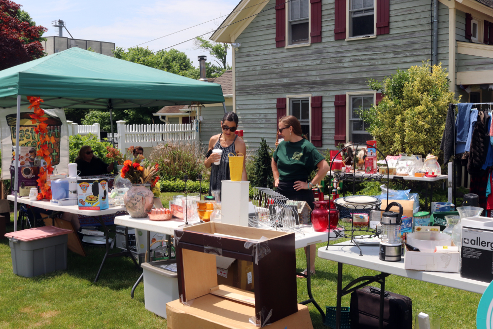 20 Quick Tips & Ideas to Throw a Successful Yard Sale US Yard Sales